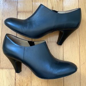 NATURALIZER Black Leather LUCCA Booties 8